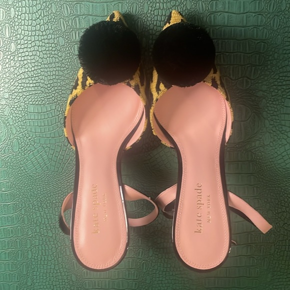 kate spade Amour Pom in chartreuse leopard print chenille and black patent heel - Picture 7 of 8